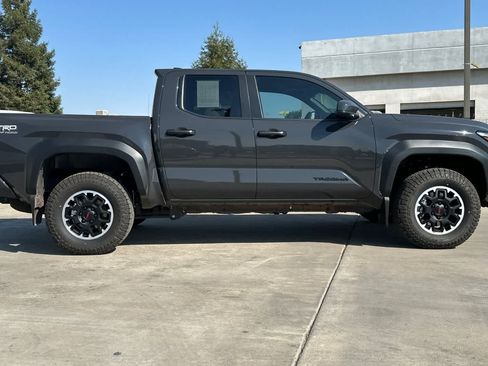 Used 2026 Toyota Tacoma TRD Off-Road AWD/4WD image 9