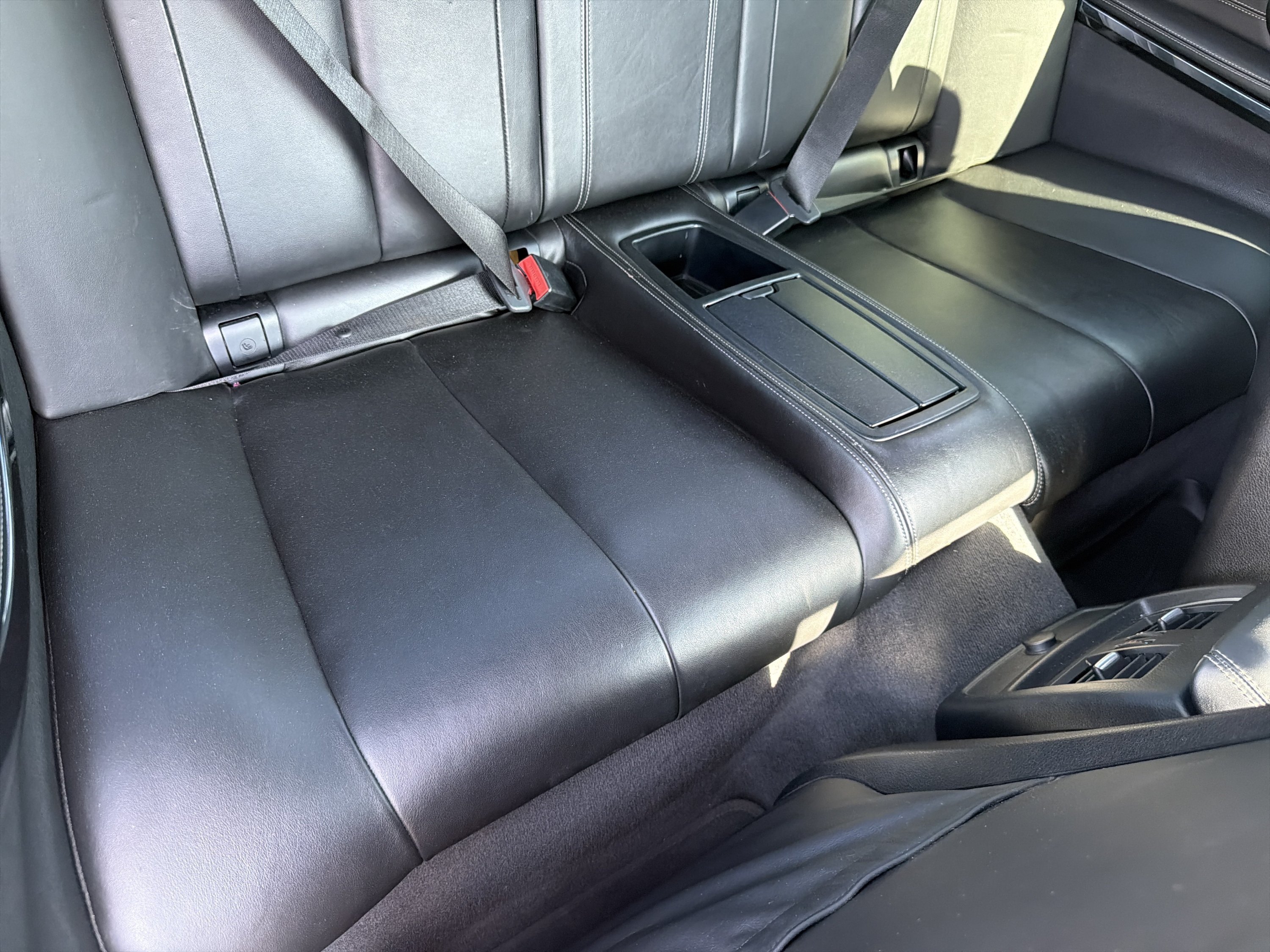 Used 2018 BMW M4 Convertible RWD image 38