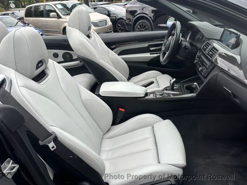 Used 2018 BMW M4 Convertible image 11