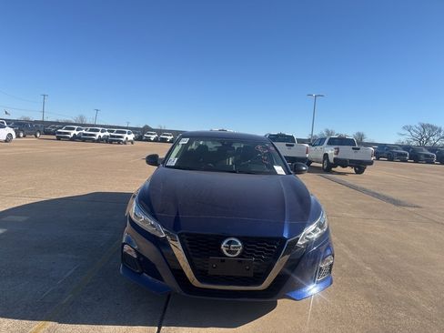 Certified 2021 Nissan Altima 2.5 SR w/ SR Premium Package image 4