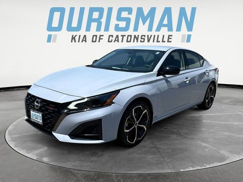 Used 2024 Nissan Altima 2.5 SR FWD image 2