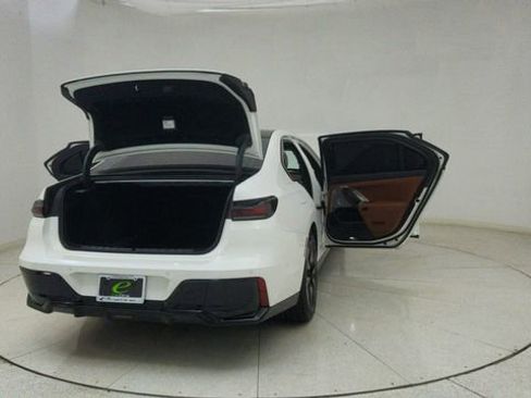 Used 2023 BMW 740i w/ Executive Package image 80