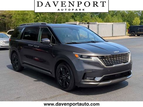 Used 2023 Kia Carnival SX FWD image 1