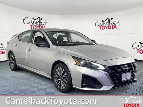 Used 2024 Nissan Altima 2.5 SV image 1