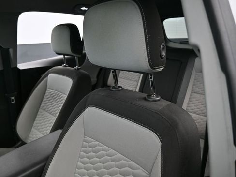 Used 2021 Chevrolet Equinox LT image 16