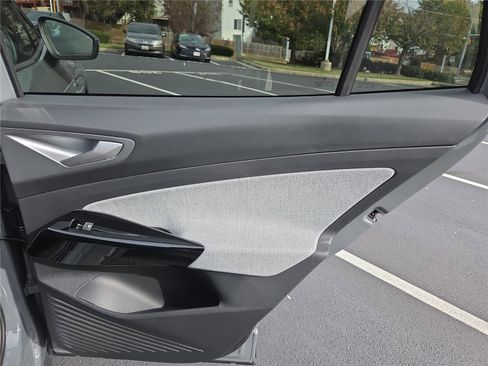 New 2025 Volkswagen ID.4 Pro image 31