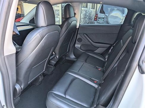 Used 2022 Tesla Model Y Long Range image 25