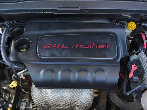 Used 2018 Jeep Renegade Altitude FWD image 9