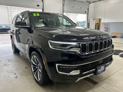Used 2023 Jeep Wagoneer Series III w/ Premium Group I AWD/4WD image 3