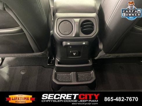 Used 2022 Jeep Wrangler Unlimited Sahara AWD/4WD image 27