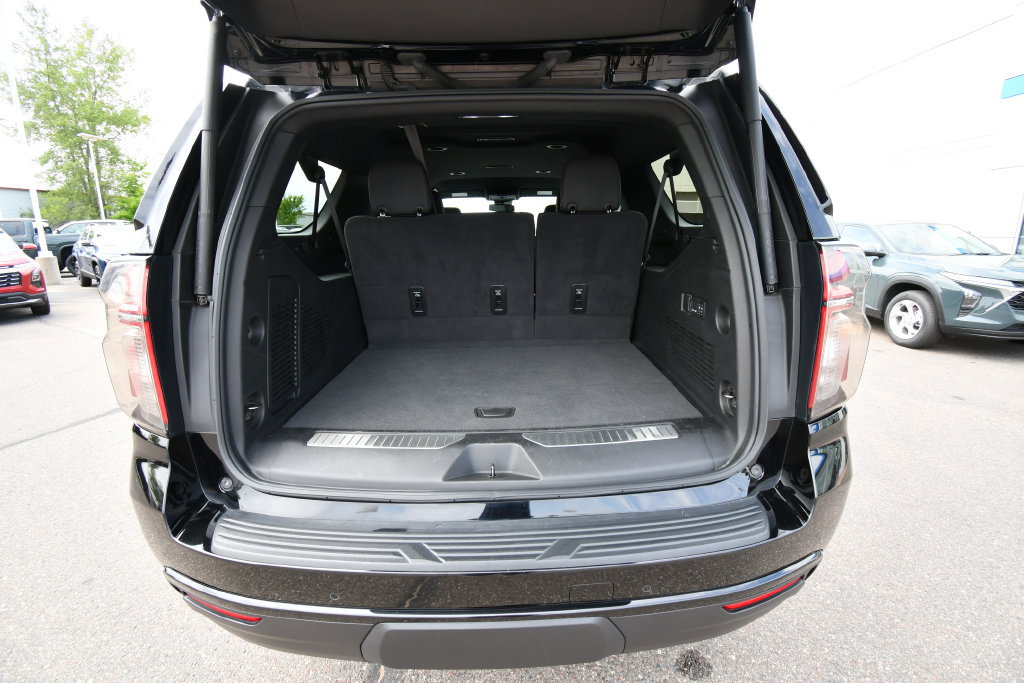 Used 2024 Chevrolet Suburban RST w/ Luxury Package AWD/4WD image 7