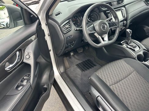 Used 2019 Nissan Rogue S w/ Special Edition Package FWD image 8