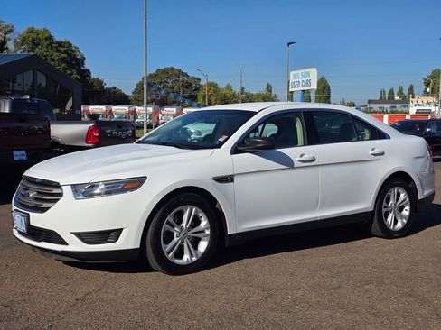 Used 2016 Ford Taurus SE image 1