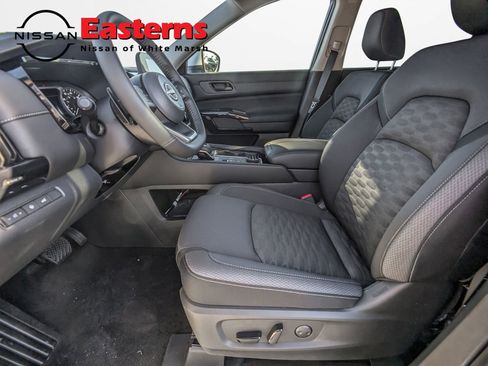New 2025 Nissan Pathfinder SV w/ SV Premium Package image 16
