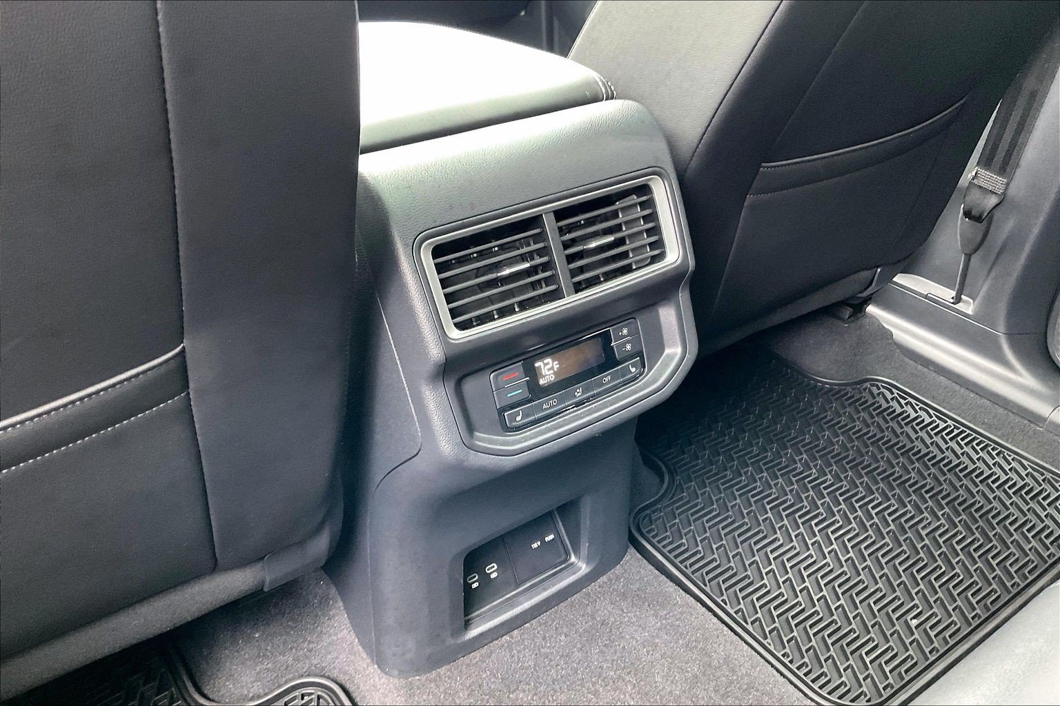 Used 2025 Volkswagen Atlas SEL AWD/4WD image 35
