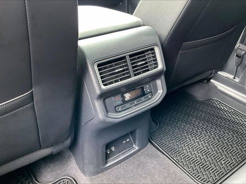 Used 2025 Volkswagen Atlas SEL AWD/4WD image 35