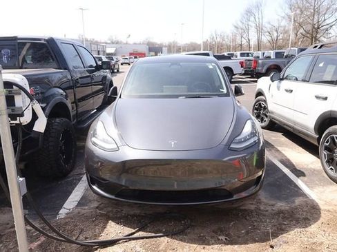Used 2021 Tesla Model Y Long Range AWD/4WD image 3