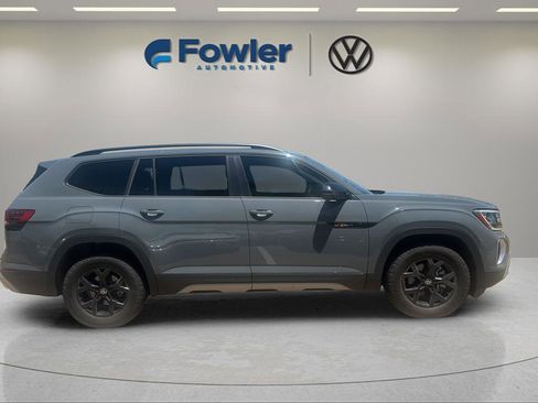 Used 2024 Volkswagen Atlas Peak Edition SEL AWD/4WD image 8