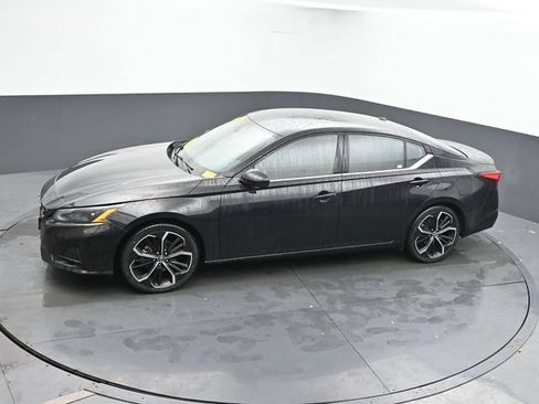 Used 2024 Nissan Altima 2.5 SR FWD image 39