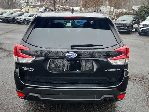 Used 2023 Subaru Forester Premium image 5