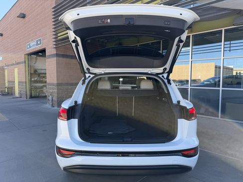 Used 2025 Audi Q6 e-tron Premium w/ Convenience Package image 38