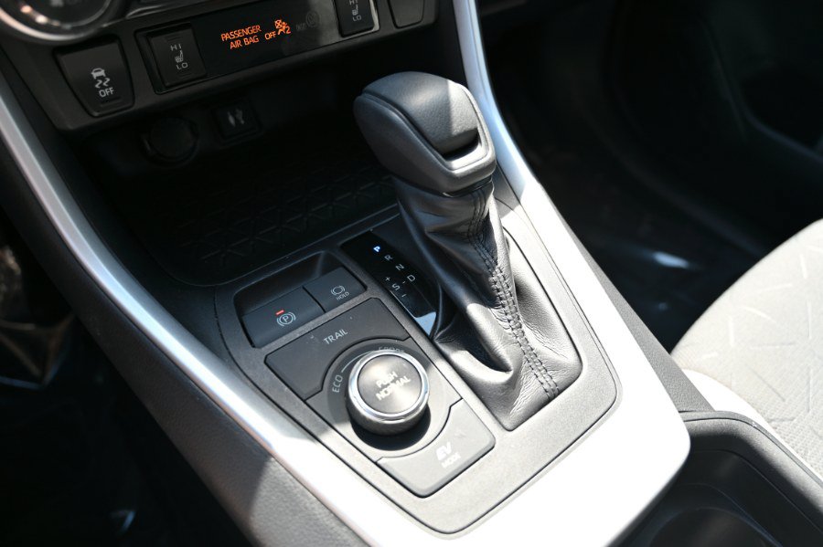 Used 2019 Toyota RAV4 XLE AWD/4WD image 30