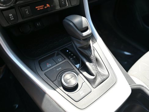Used 2019 Toyota RAV4 XLE AWD/4WD image 30