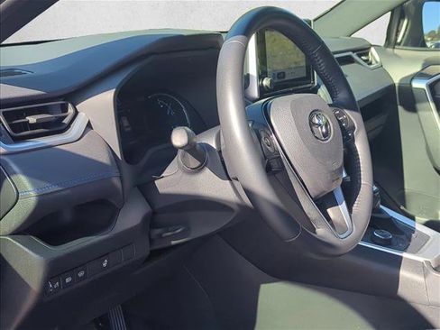Used 2023 Toyota RAV4 SE image 9