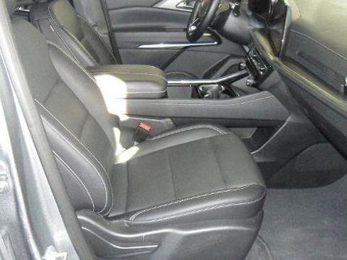 Used 2025 Chevrolet Traverse LT image 17