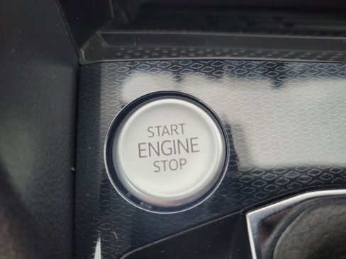 New 2026 Volkswagen Taos SE image 20