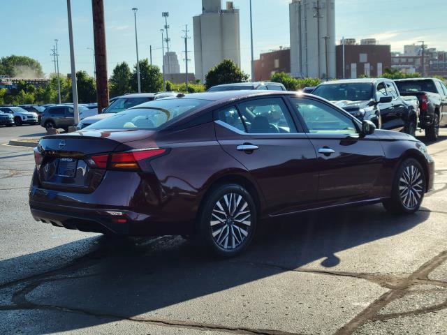 Used 2025 Nissan Altima 2.5 SV FWD image 2