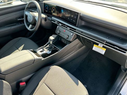 New 2026 Hyundai Tucson SE image 9