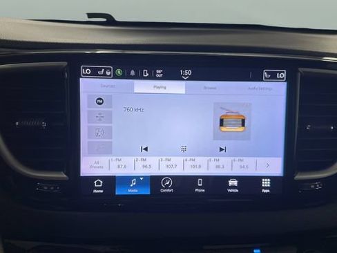 Used 2024 Chrysler Pacifica Touring-L FWD image 14