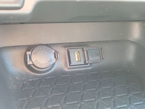Used 2021 Toyota RAV4 XLE FWD image 27
