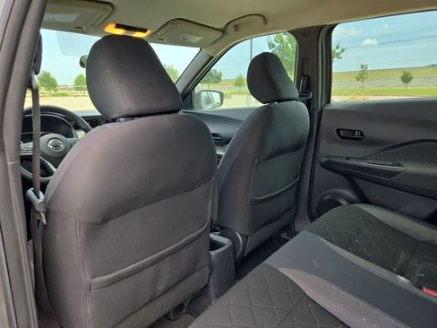 Used 2019 Nissan Kicks S FWD image 16