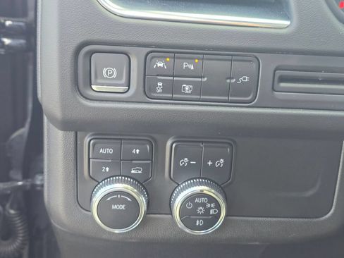 Used 2022 GMC Yukon SLT w/ SLT Luxury Package AWD/4WD image 21