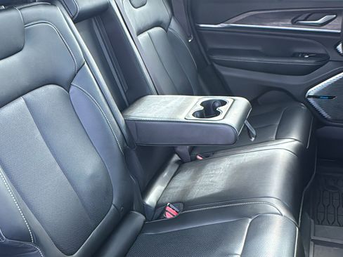 Used 2022 Jeep Grand Cherokee Overland w/ Advanced Protech Group III image 18