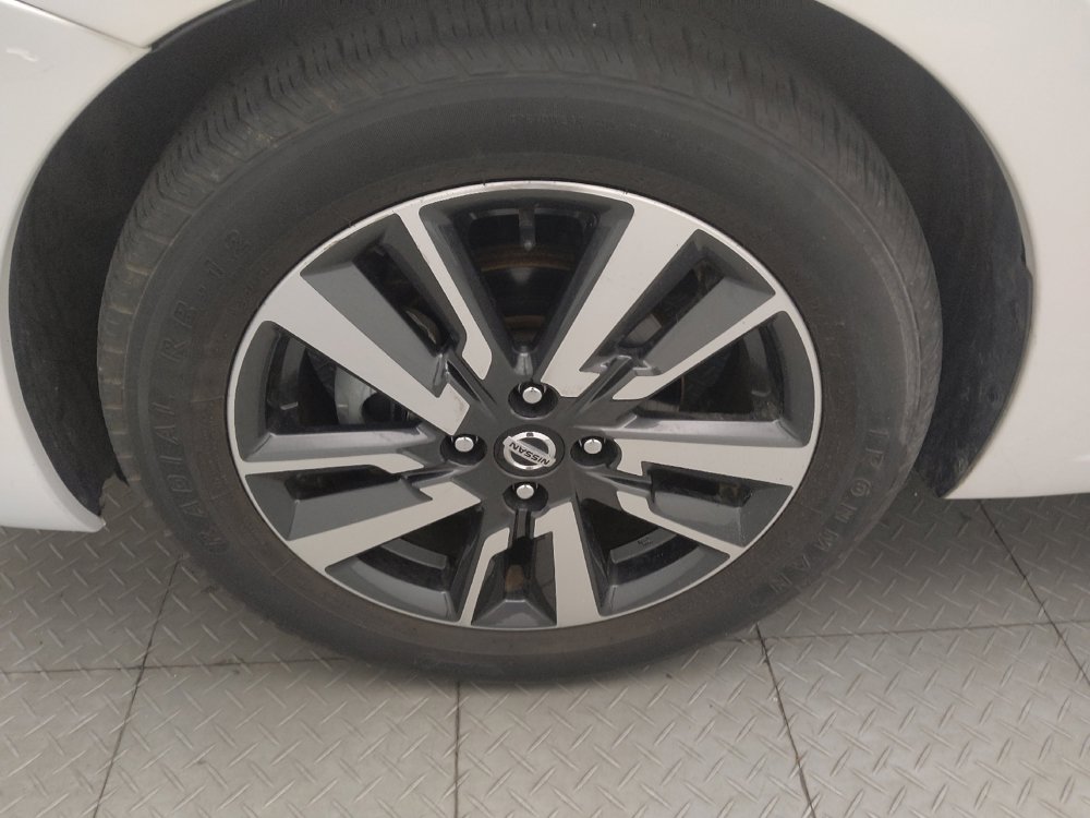 Used 2021 Nissan Versa SV FWD image 31