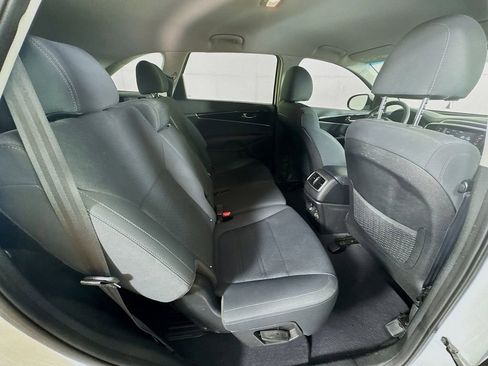 Used 2019 Kia Sorento LX image 32