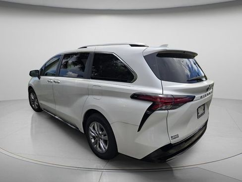 Used 2021 Toyota Sienna Limited FWD image 6