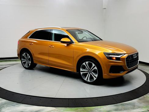 Used 2019 Audi Q8 Prestige w/ Luxury Package image 3