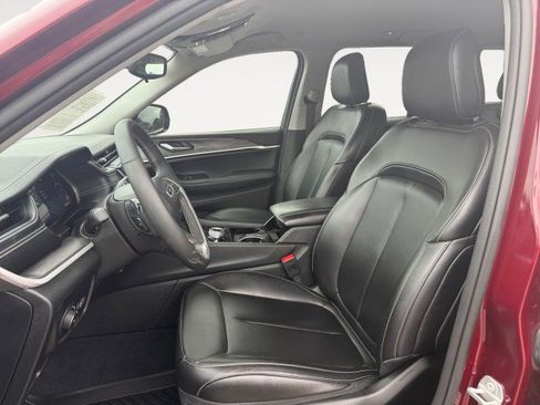 Used 2023 Jeep Grand Cherokee Limited w/ Black Appearance Package image 4