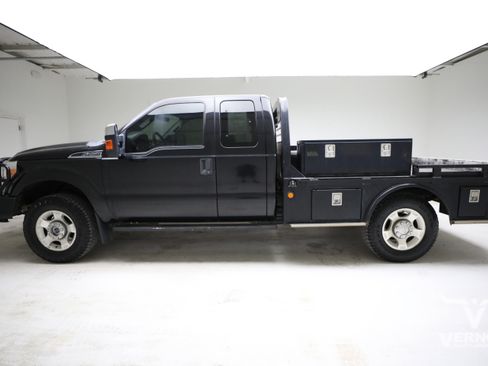 Used 2011 Ford F250 XLT w/ XLT Appearance Pkg image 2