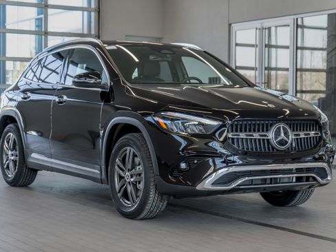 Certified 2025 Mercedes-Benz GLA 250 4MATIC image 17