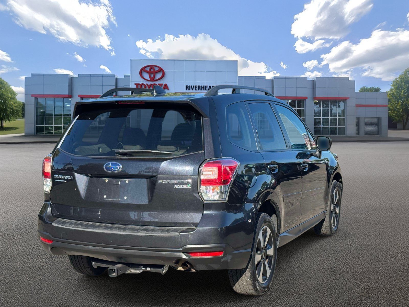 Used 2017 Subaru Forester 2.5i Premium w/ All-Weather Package AWD/4WD image 3