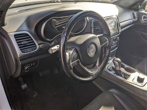 Certified 2022 Jeep Grand Cherokee Laredo X image 8