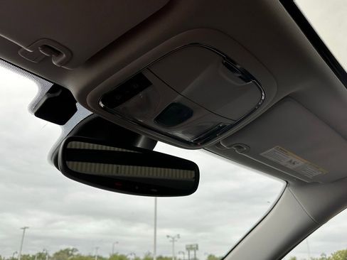 Used 2019 Jeep Cherokee Trailhawk AWD/4WD image 32