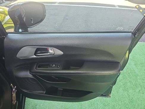 Used 2018 Chrysler Pacifica Touring-L w/ Premium Audio Group FWD image 36