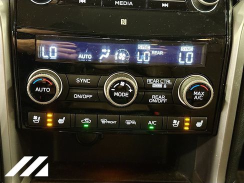 Used 2022 Subaru Ascent Touring AWD/4WD image 17