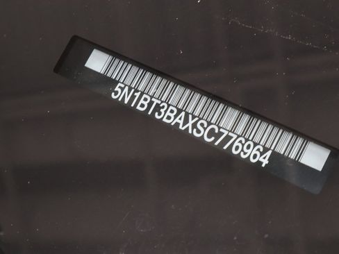 Certified 2025 Nissan Rogue SV image 32